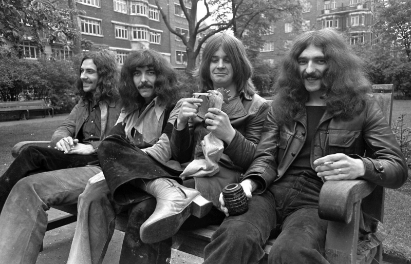 Умер Оззи Осборн. Скандальный основатель Black Sabbath был легендой, которую любил весь мир