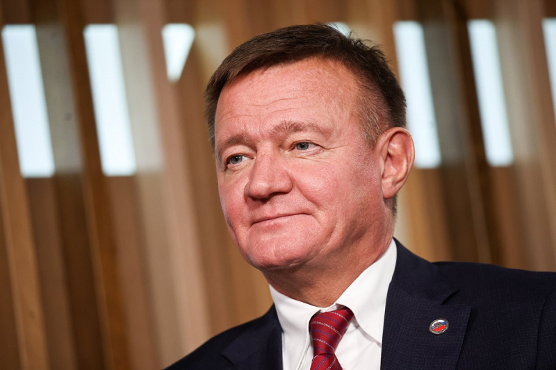 Установка креста на могиле экс-министра Старовойта